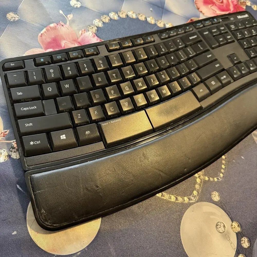 Microsoft Sculpt Comfort Wireless Keyboard With Wrist Rest KGR1173 No Dongle